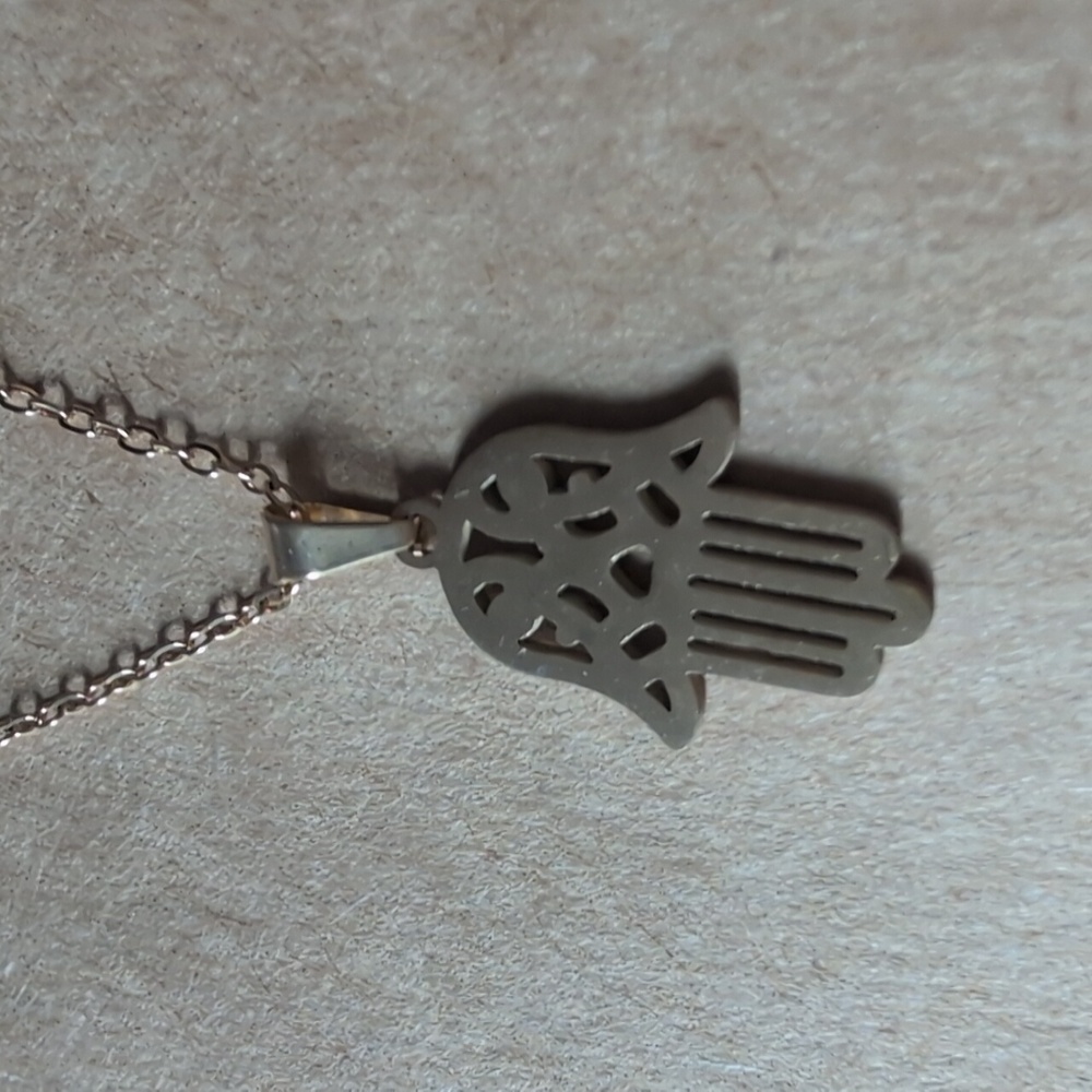 Elegant Gold Stainless Steel Hamsa Hand Necklace - Picture 5 of 6